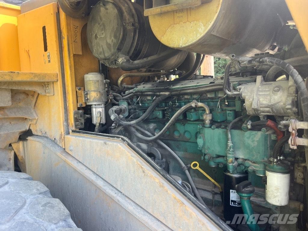 Volvo L 120 E لوادر بعجل