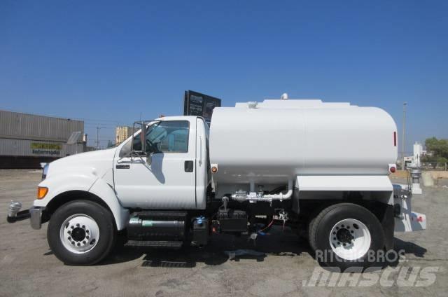 Ford F750 صهاريج مياه