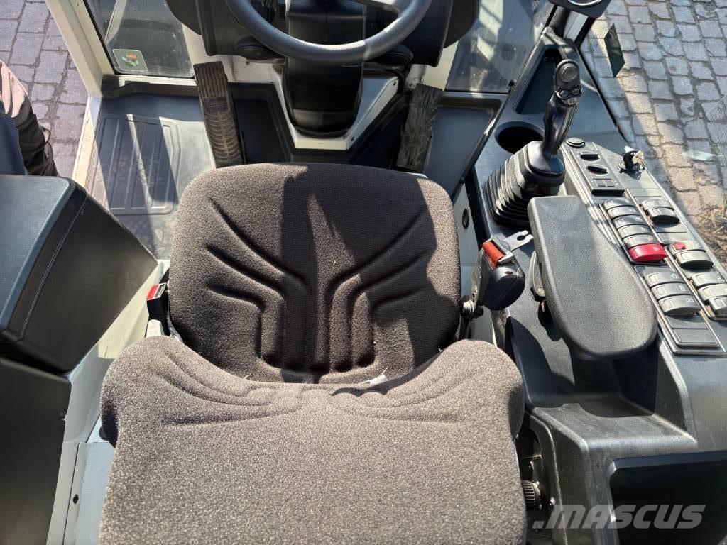 Liebherr L 506 لوادر بعجل