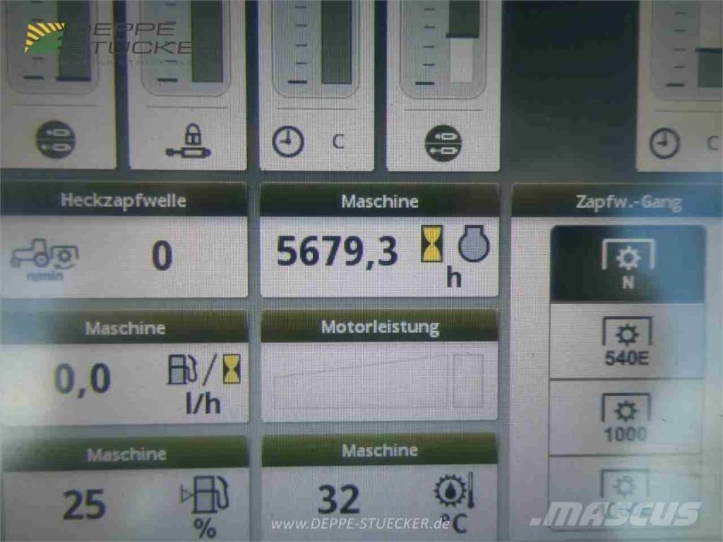 John Deere 6215R الجرارات