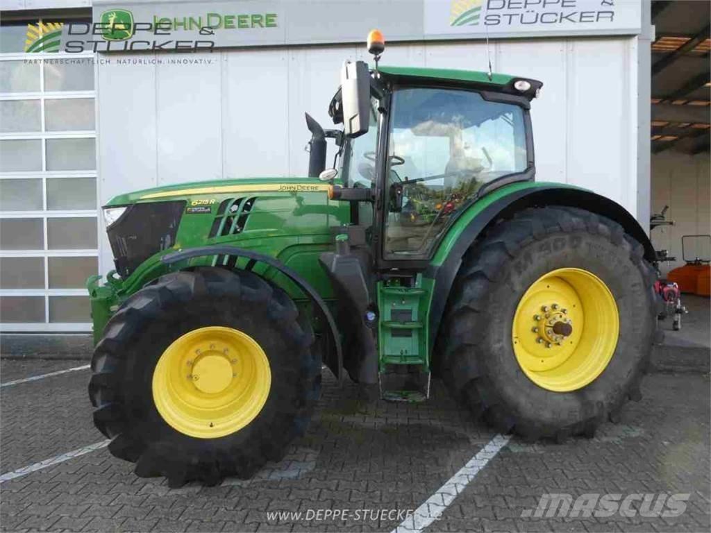 John Deere 6215R الجرارات