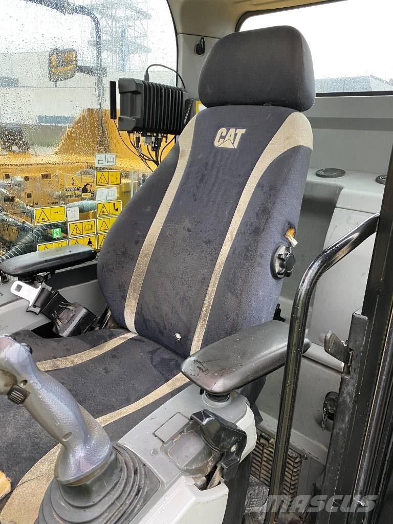 CAT 2020 حفارات زحافة