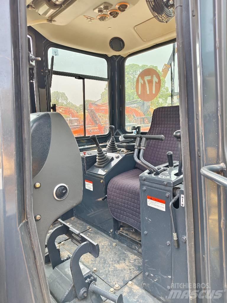 Shantui SD 22 بلدوزرات مجنزرة
