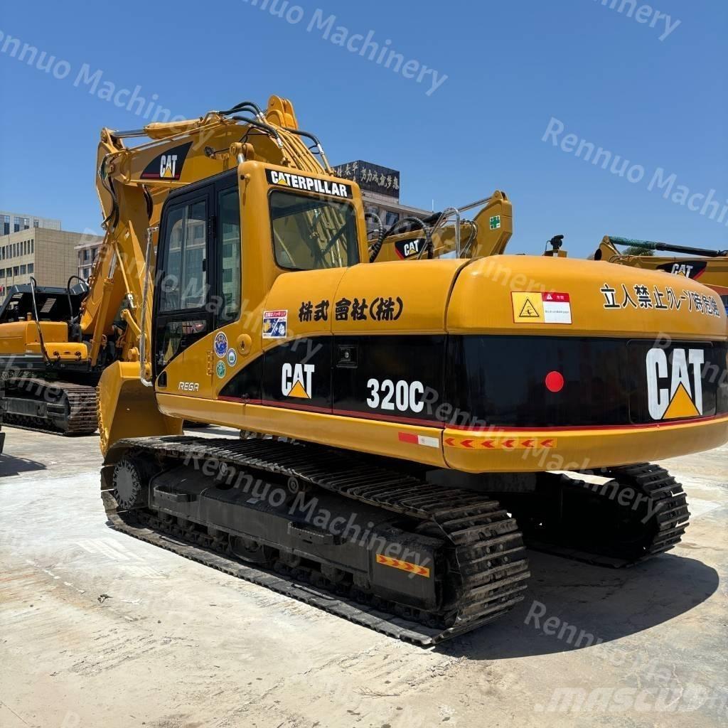 CAT 320 C حفارات زحافة