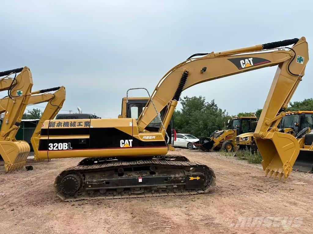 CAT 320 B L حفارات زحافة