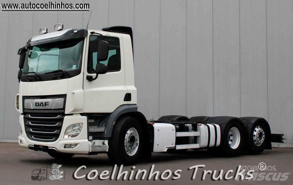 DAF CF 450 شاحنات بمقصورة وهيكل