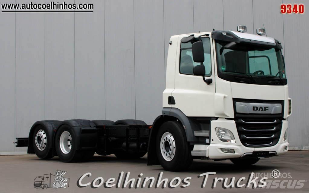 DAF CF 450 شاحنات بمقصورة وهيكل