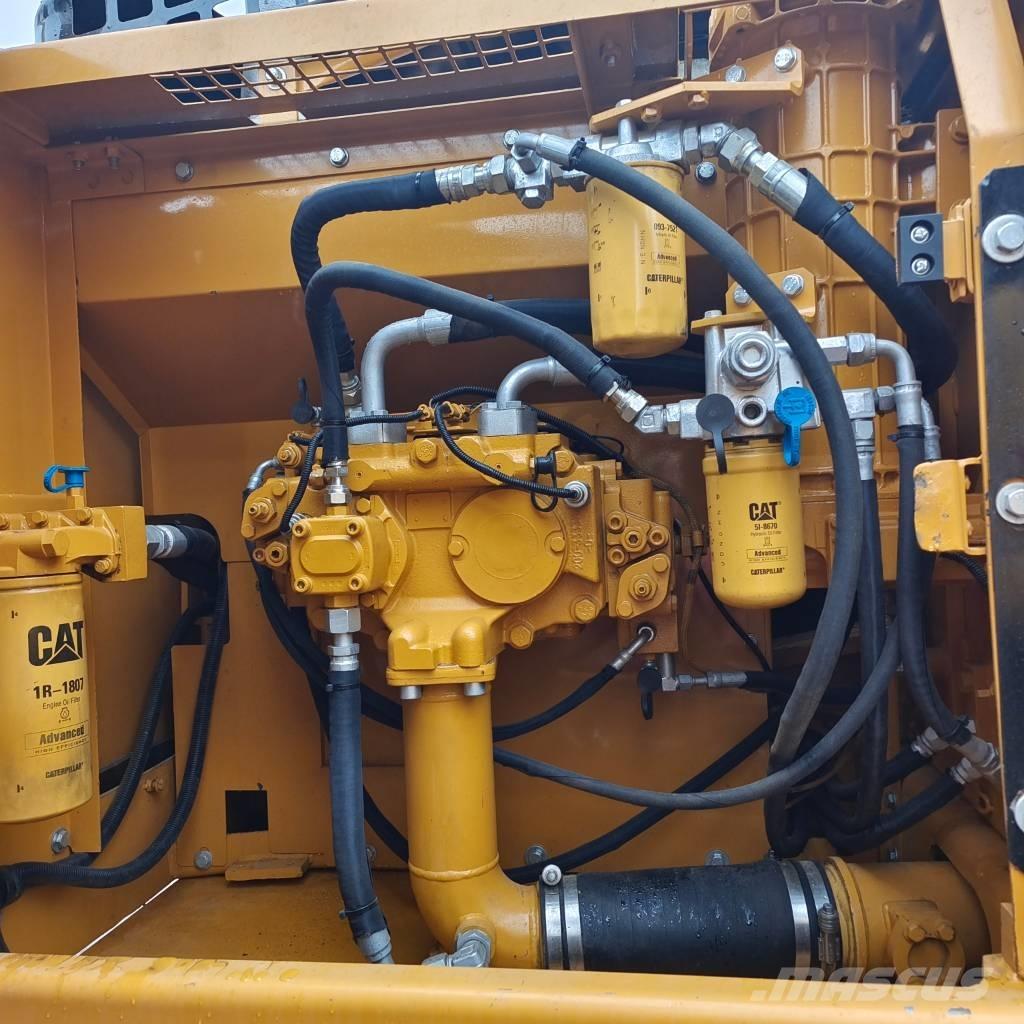 CAT 330 D حفارات زحافة