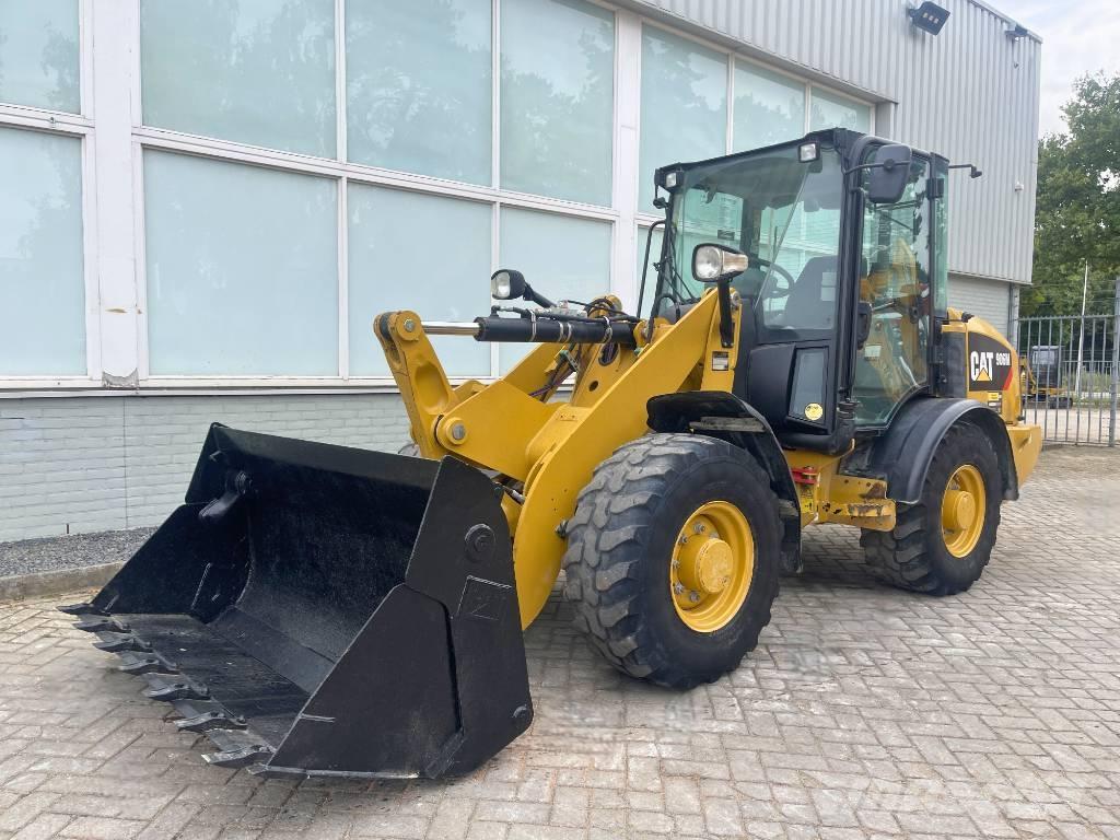 CAT 906 M    2018 لوادر بعجل