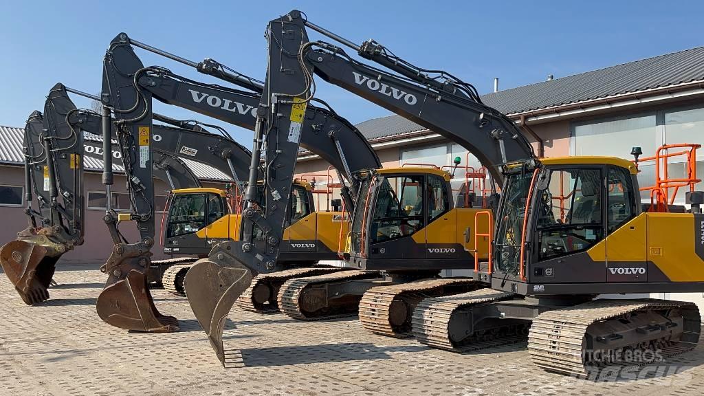 Volvo EC 220 E حفارات زحافة