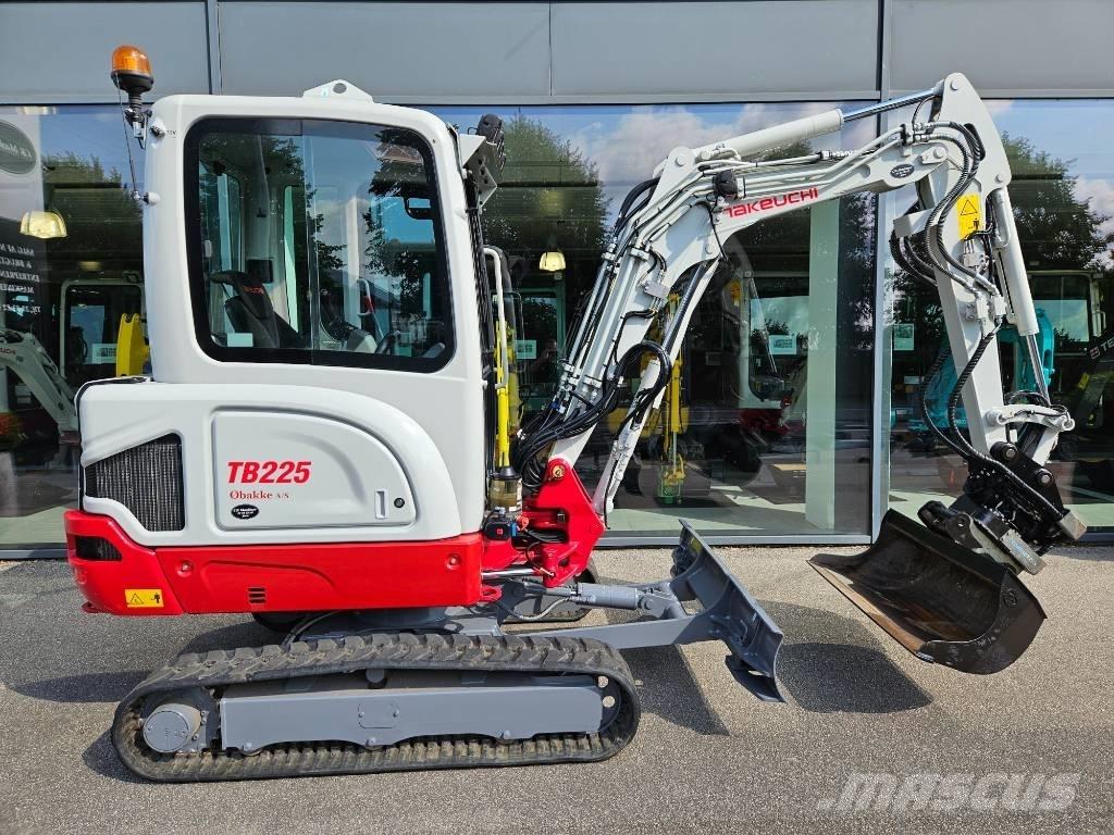 Takeuchi TB 225 حفارات صغيرة أقل من 7 طن (حفارات صغيرة)