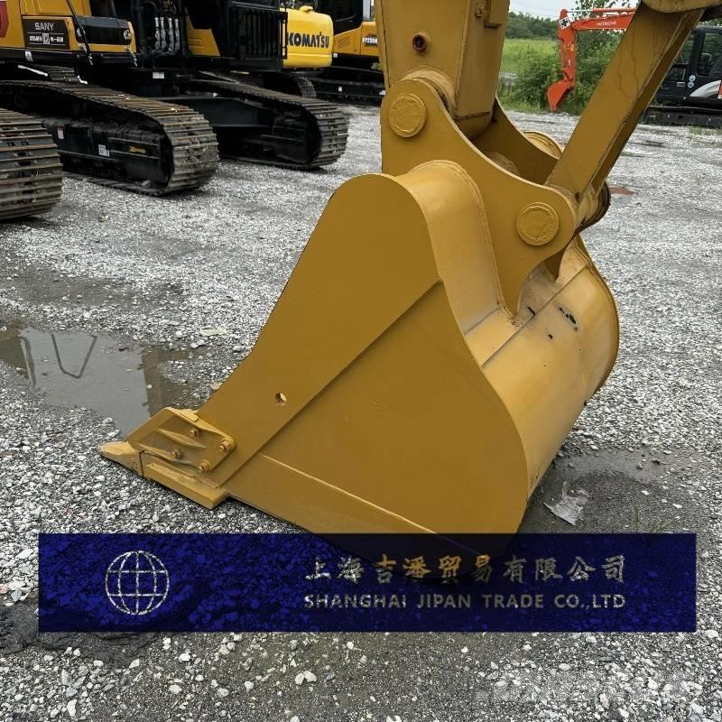 CAT 329 D حفارات زحافة