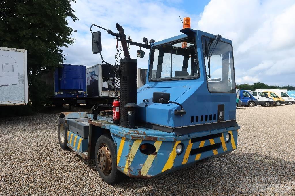 Sisu TR 181 جرارات صالات المطارات