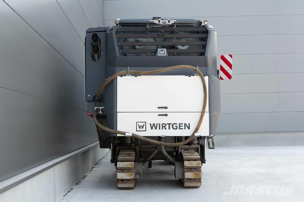 Wirtgen W 220 FI ماكينات الكشط البارد للأسفلت