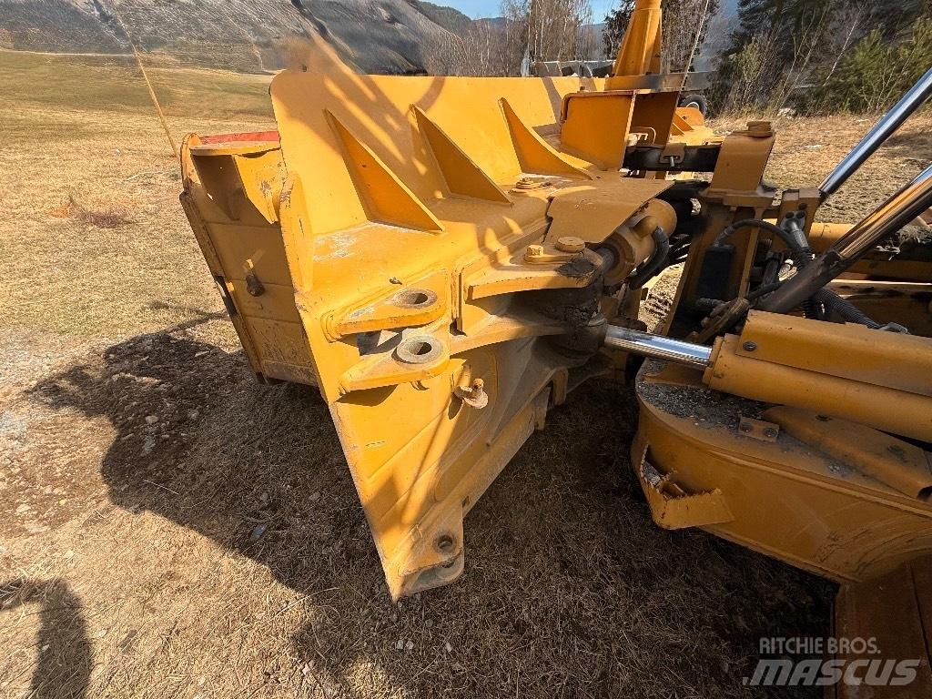 CAT D 6 T LGP بلدوزرات مجنزرة