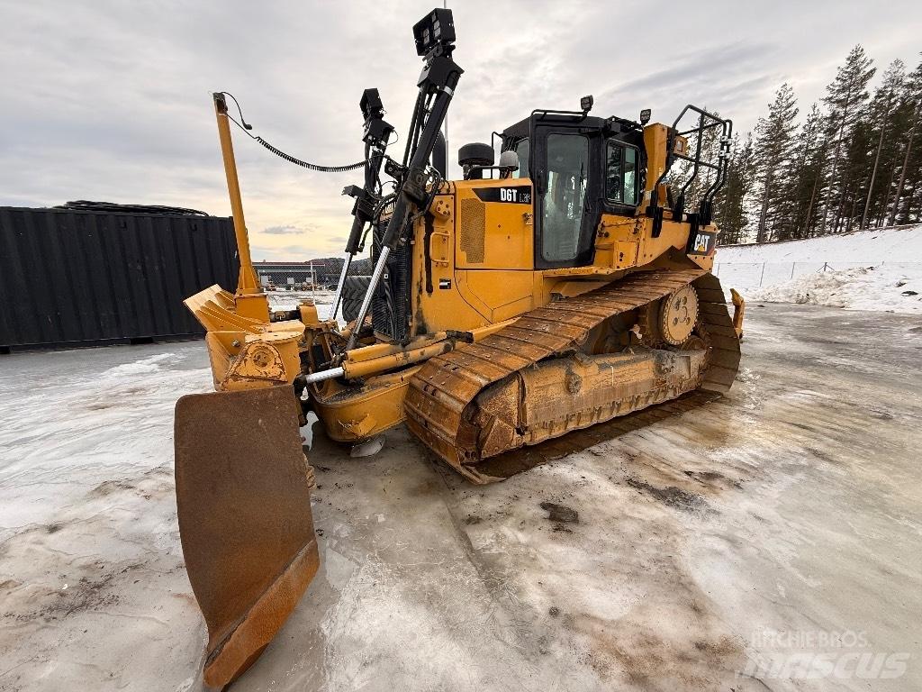 CAT D 6 T LGP بلدوزرات مجنزرة