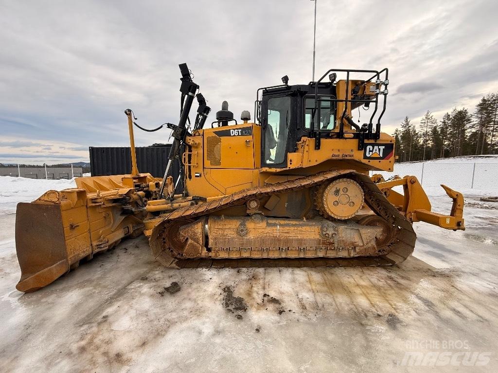 CAT D 6 T LGP بلدوزرات مجنزرة