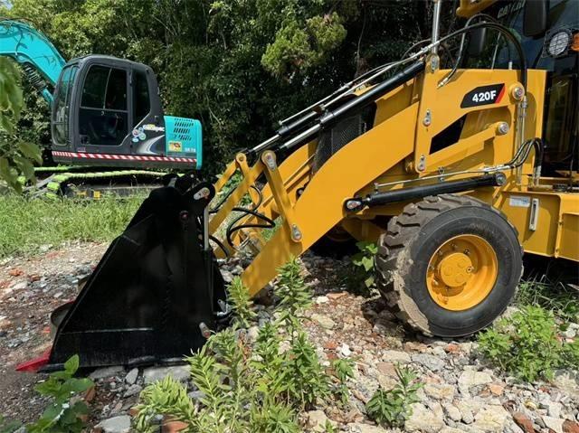 CAT 420 F لوادر ذات جرافات عكسية