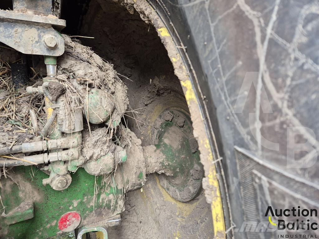 John Deere 6210 R الجرارات