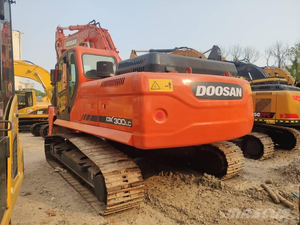 Doosan dx300 حفارات زحافة