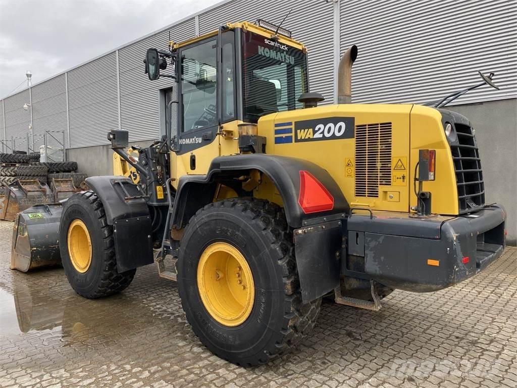 Komatsu WA200-7 لوادر بعجل