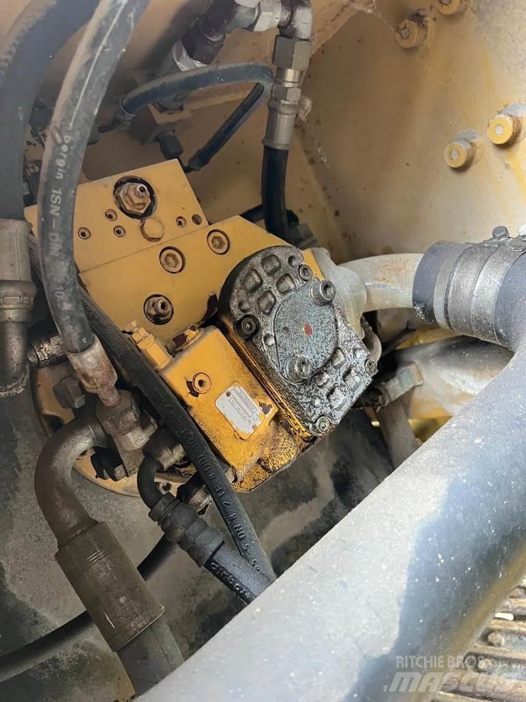 CAT 211B حفارات زحافة