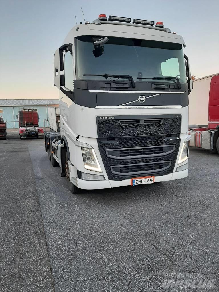 Volvo FH 13 شاحنات بمقصورة وهيكل