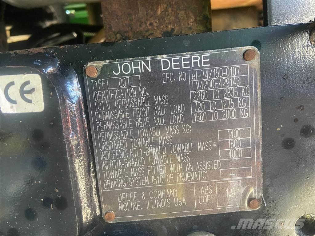 John Deere 4200 جرارات مدمجة
