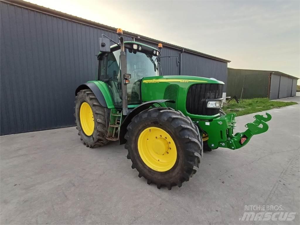 John Deere 6820 الجرارات