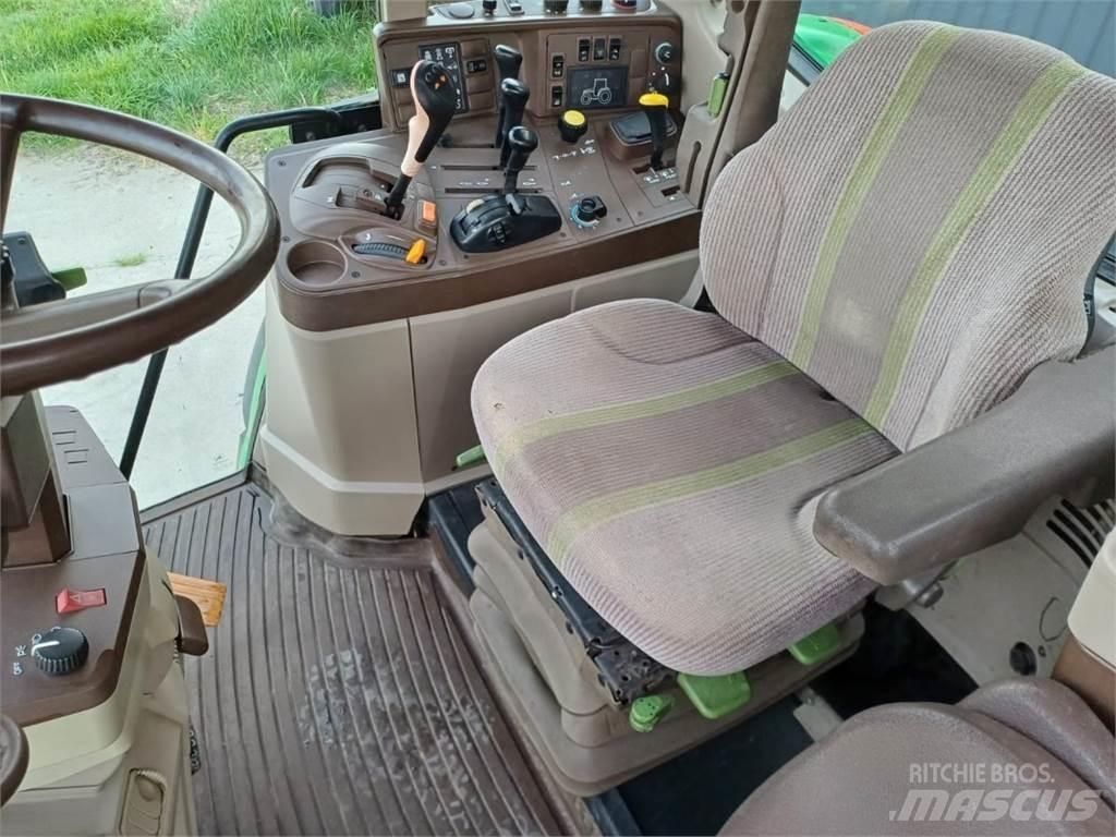 John Deere 6820 الجرارات