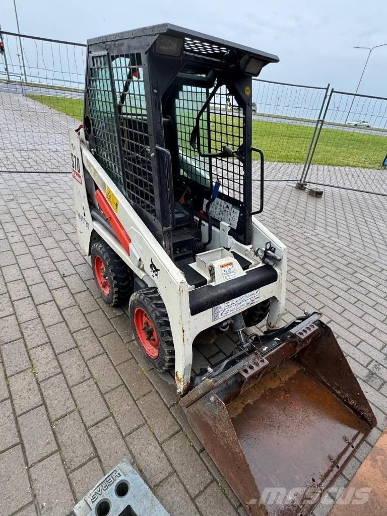 Bobcat S 70 لوادر انزلاقية التوجيه