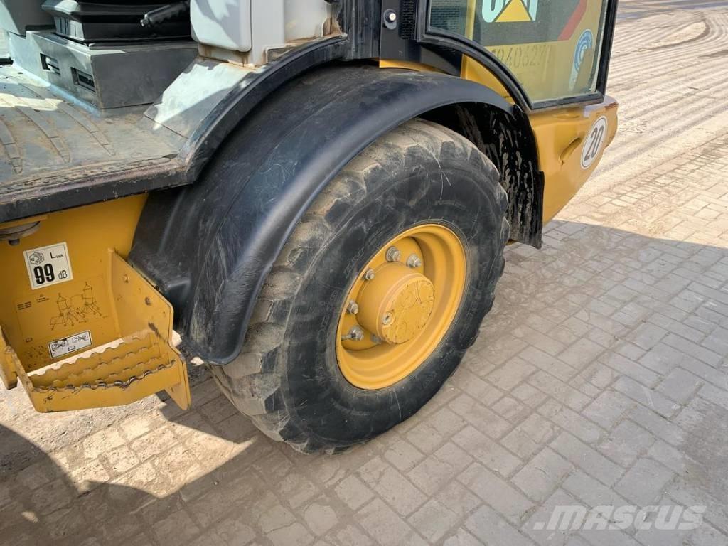 CAT 906 لوادر بعجل