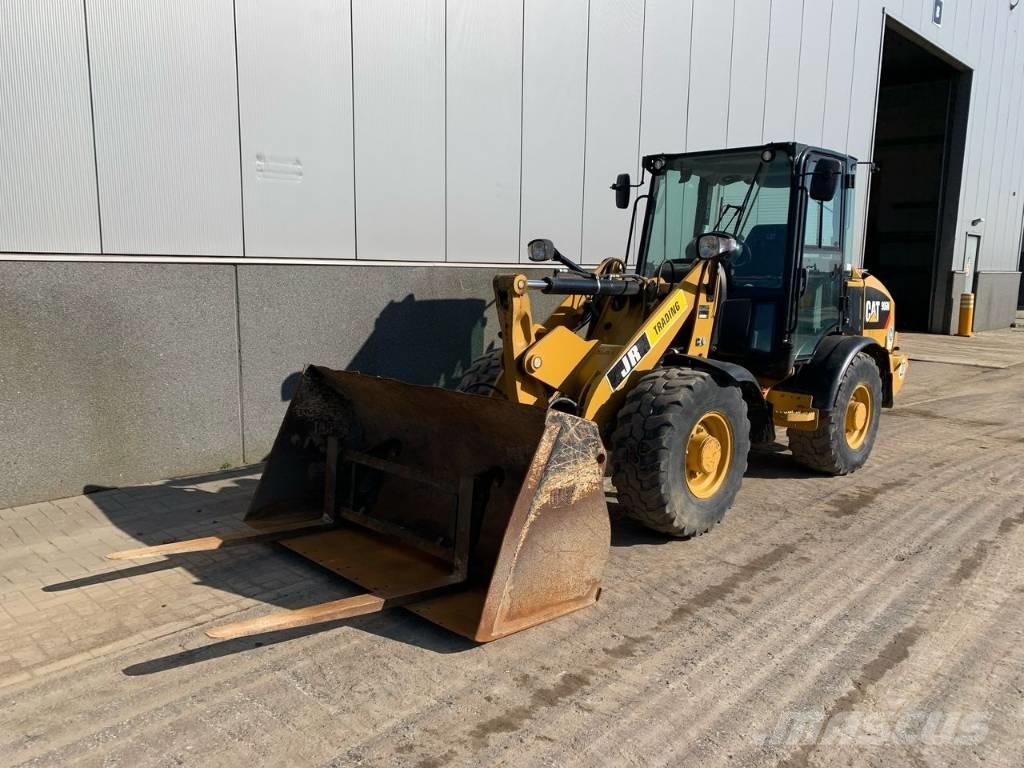 CAT 906 لوادر بعجل