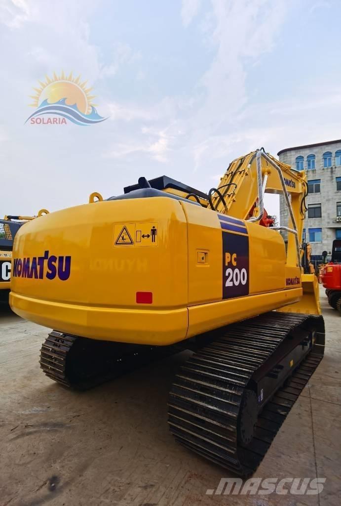Komatsu PC 200-8 حفارات زحافة