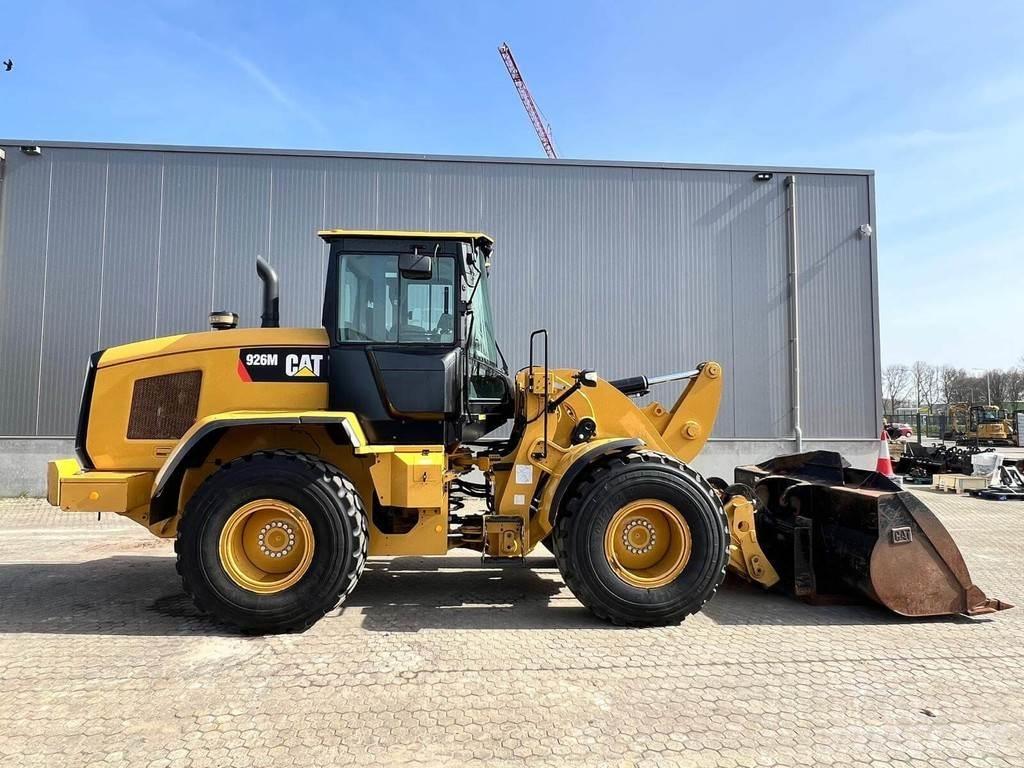 CAT 926M لوادر بعجل