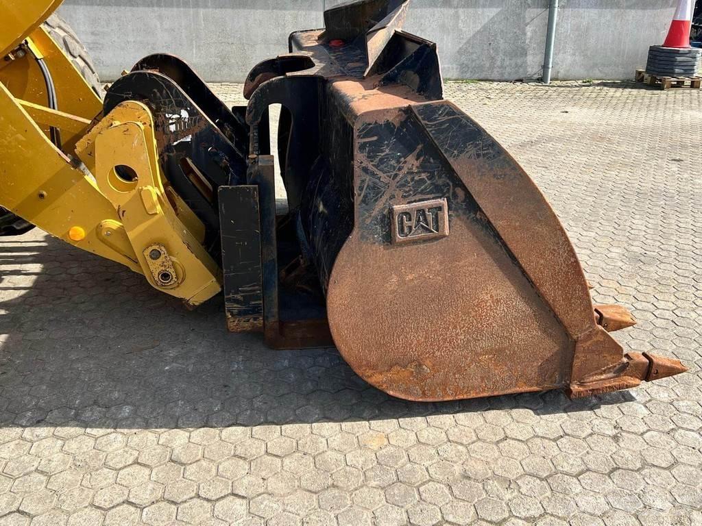 CAT 926M لوادر بعجل