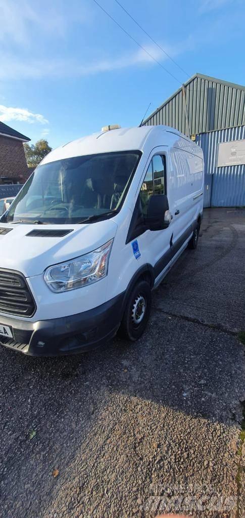 Ford Transit 350 شاحنة مقفلة