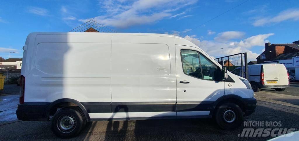 Ford Transit 350 شاحنة مقفلة