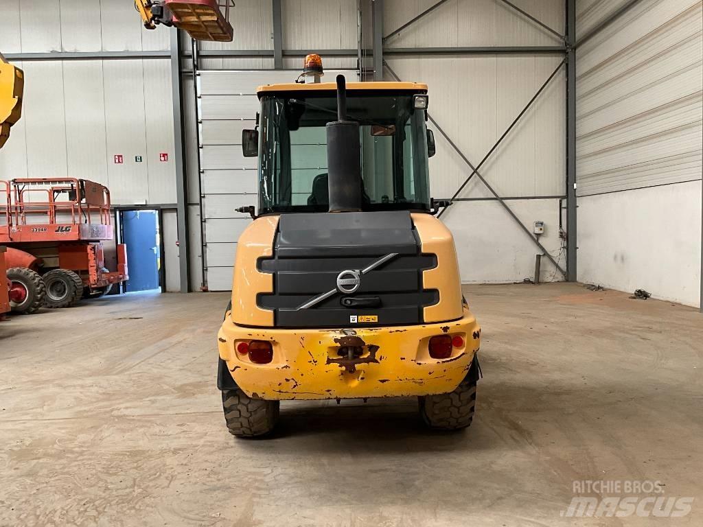 Volvo L 25 F لوادر بعجل