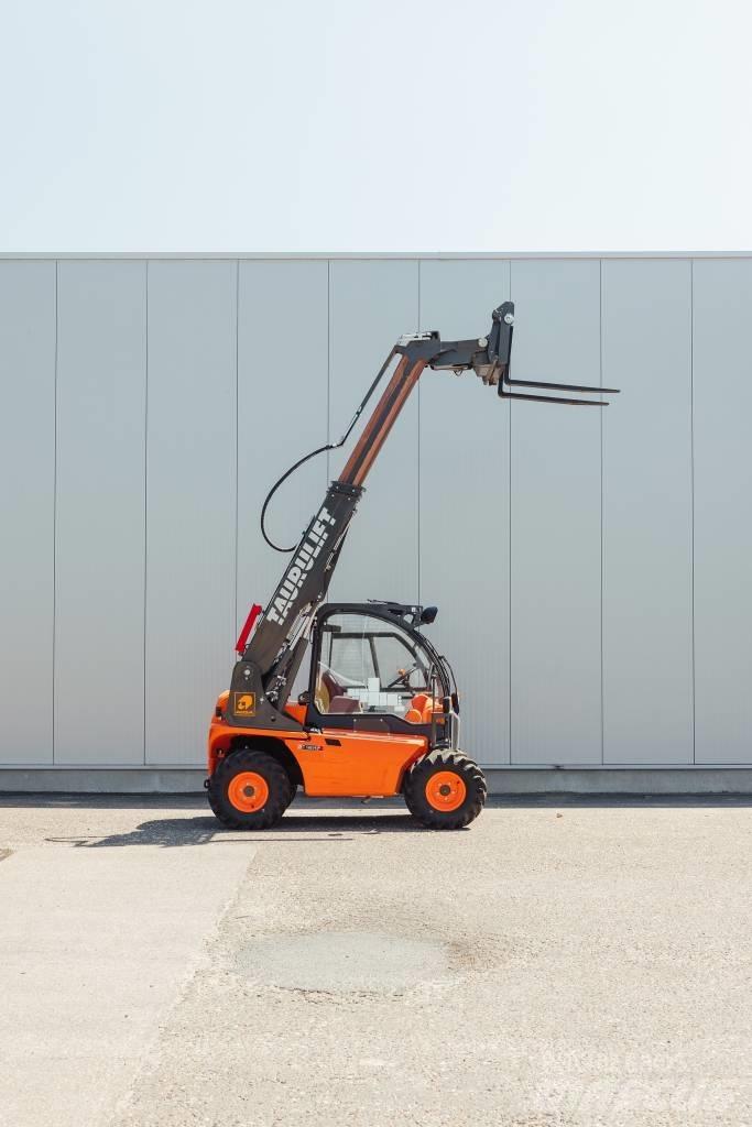 Ausa T 144 H مناولات متداخلة