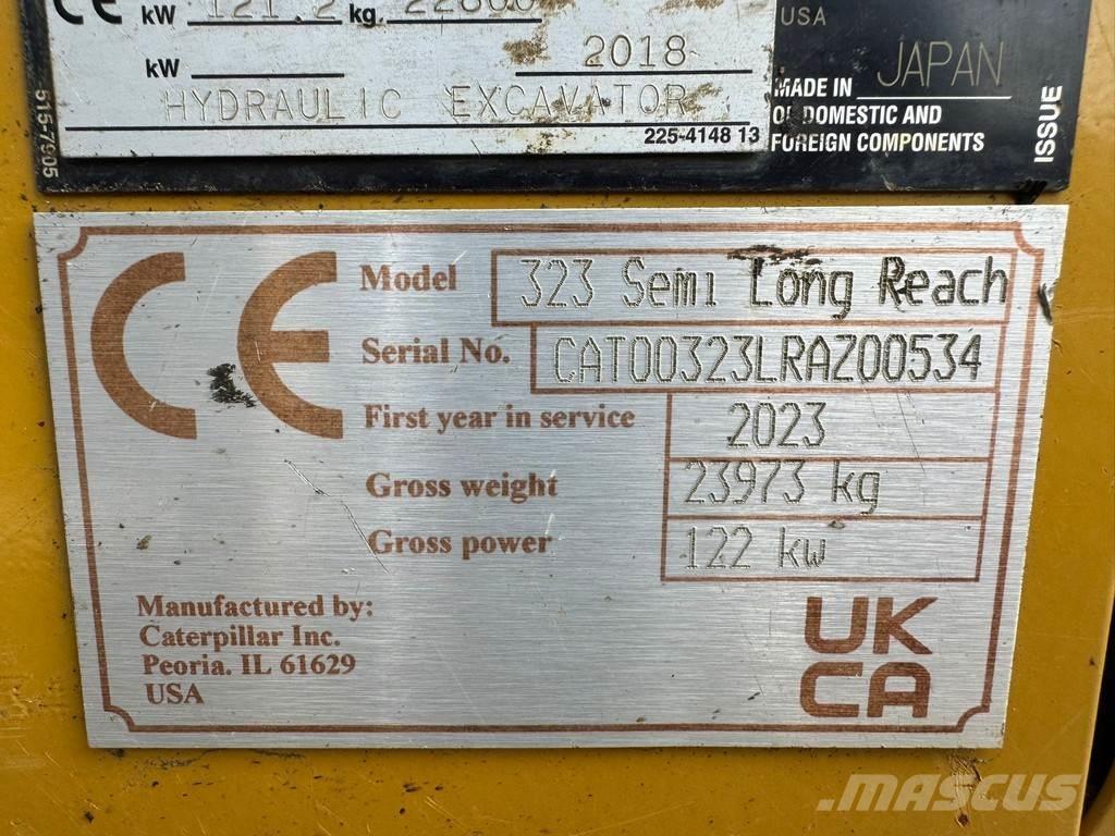 CAT 323 حفارات زحافة
