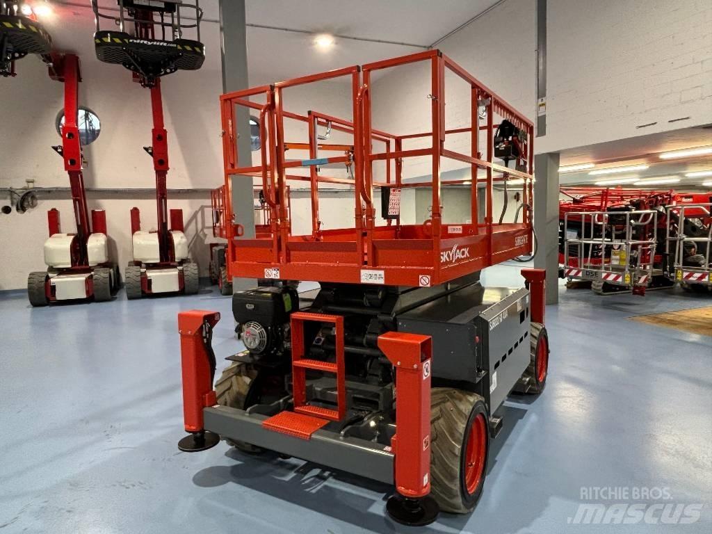SkyJack SJ 6832 RTE رافعات مقصية الشكل