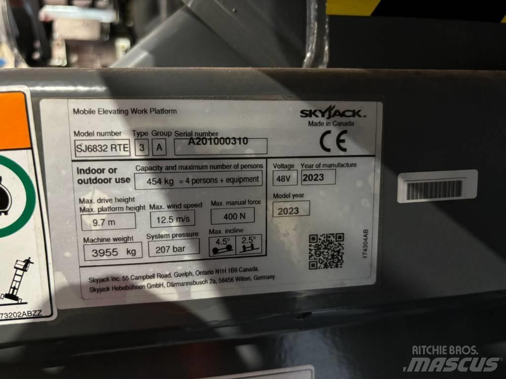 SkyJack SJ 6832 RTE رافعات مقصية الشكل