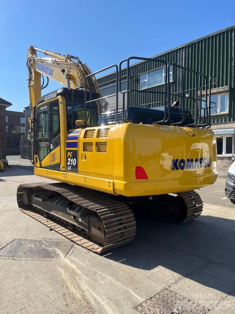 Komatsu PC210LC-11E0 حفارات زحافة