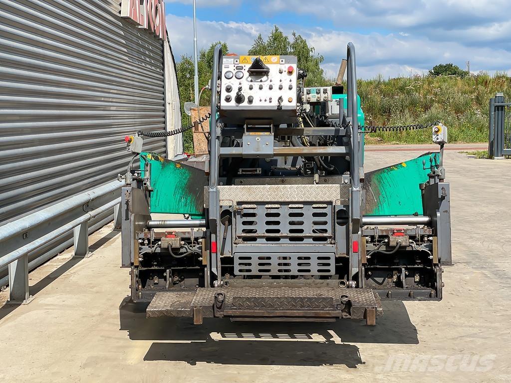 Vögele SUPER 800 معدات السفلتة