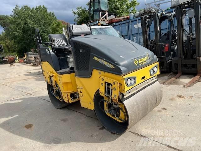 Bomag BW 100 AD-5 مداحل ثنائية الاسطوانة