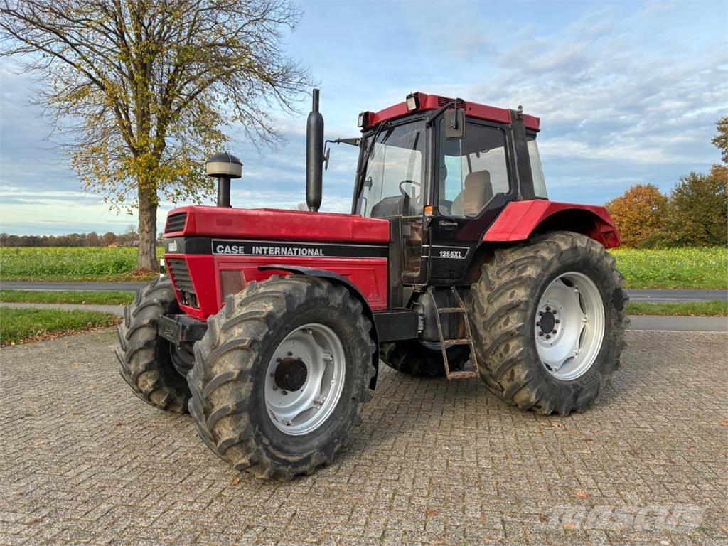 Case IH 1255 الجرارات