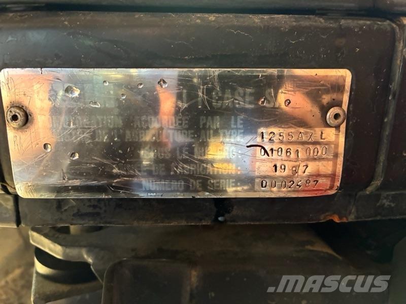 Case IH 1255 الجرارات