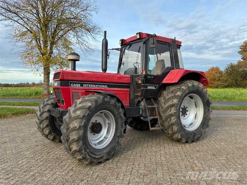 Case IH 1255 الجرارات