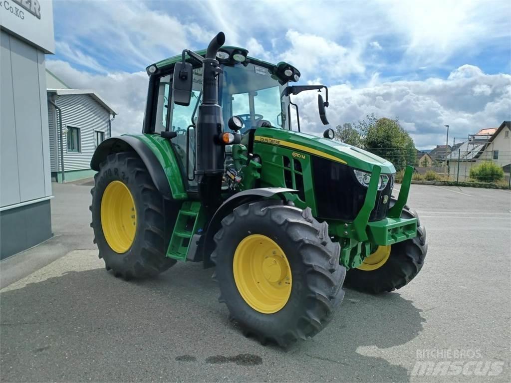 John Deere 6110M الجرارات